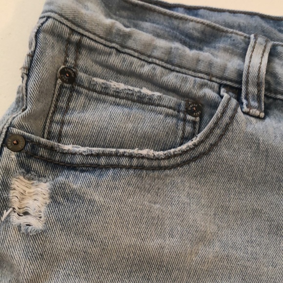 FREE PEOPLE Runaway Denim Slouchy Cut Off Shorts - sz 29 - Picture 7 of 10